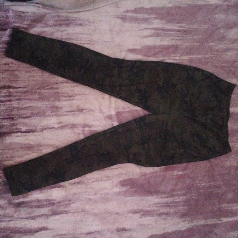 Green camouflage leggings size 7/8